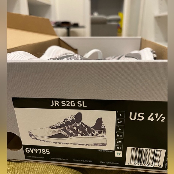 Adidas Boys Golf Shoes size 4.5 - Picture 3 of 7